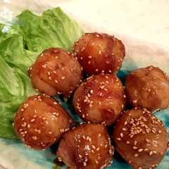 รูปของ 簡単に！豚バラで肉巻きおにぎり☆