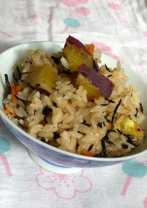 秋の味覚♪さつま芋＆ひじきの炊き込みご飯-レシピのメイン写真
