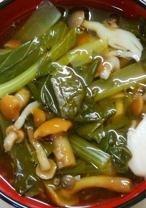 朝食にも♪なめこと小松菜しめじのお吸い物-レシピのメイン写真