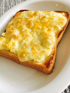 超簡単!こんがり卵チーズトースト-レシピのメイン写真