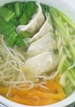 【龍愛】ダイエットにも☆餃子鍋-レシピのメイン写真