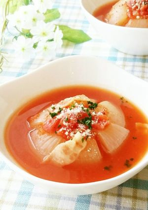 レンジで時短♪新玉ねぎ丸ごとトマトスープ-レシピのメイン写真