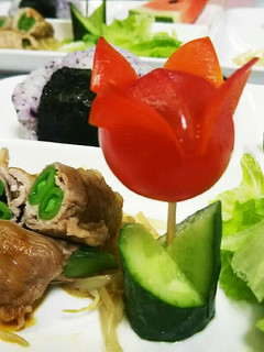 飾り切り!トマトときゅうりでチューリップ-レシピのメイン写真