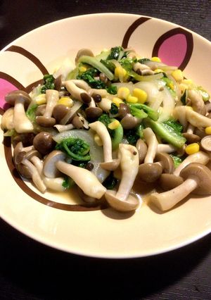 サラダ菜としめじのバター醤油炒め-レシピのメイン写真