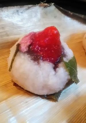 艶々♡苺の桜餅 (苺道明寺)-レシピのメイン写真