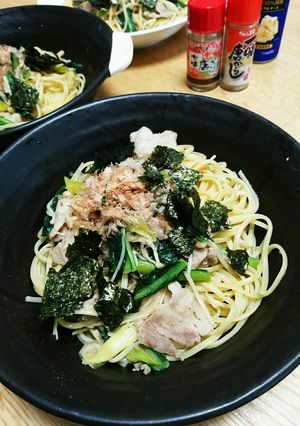 豚バラと小松菜の醤油味の和風パスタ-レシピのメイン写真