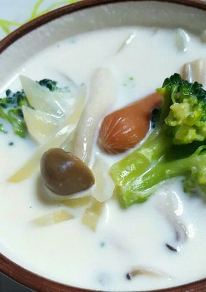 シメジとウインナーの牛乳スープ-レシピのメイン写真
