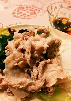 新玉ねぎと豚こま肉とワカメのサラダ-レシピのメイン写真