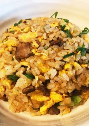 お肉屋さんの焼豚で無添加チャーハン♪-レシピのメイン写真