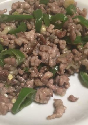 イタリアンな感じで挽き肉と唐辛子炒め-レシピのメイン写真