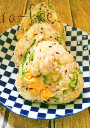 塩さばと炒り卵とネギの醤油風味おにぎり-レシピのメイン写真