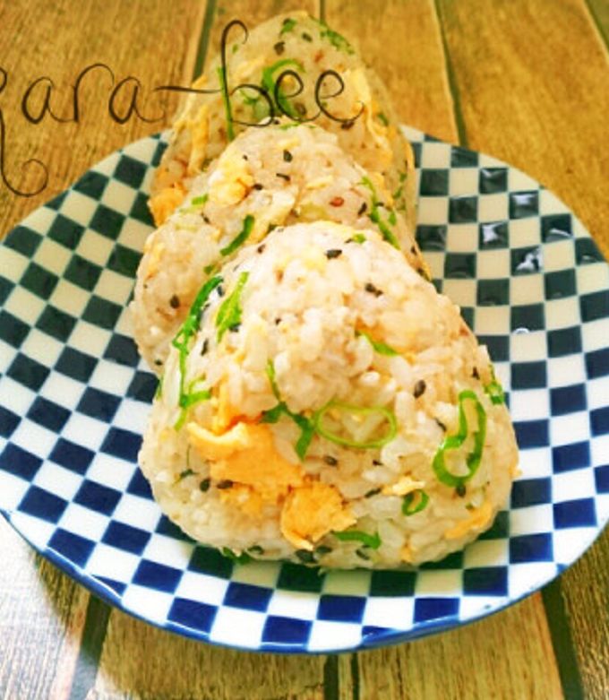 塩さばと炒り卵とネギの醤油風味おにぎり-レシピのメイン写真