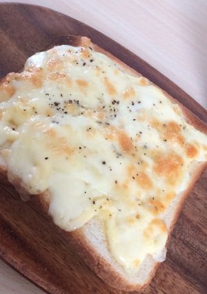 簡単 マヨチーズ食パン ♬-レシピのメイン写真
