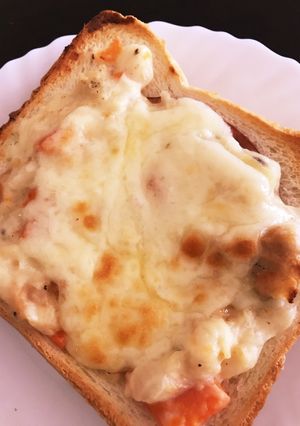 少し残ったシチューで☆ハムチーズトースト-レシピのメイン写真
