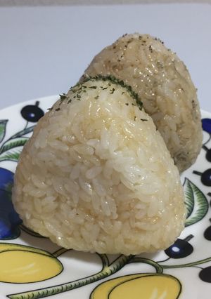 お弁当に！簡単！ピラフオイルおにぎり-レシピのメイン写真