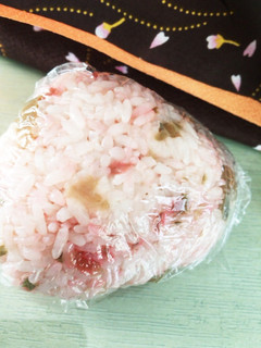 再現☆カリカリ梅とザーサイおにぎり-レシピのメイン写真