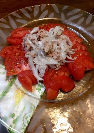 トマトの玉ねぎとツナ添えサラダ-レシピのメイン写真