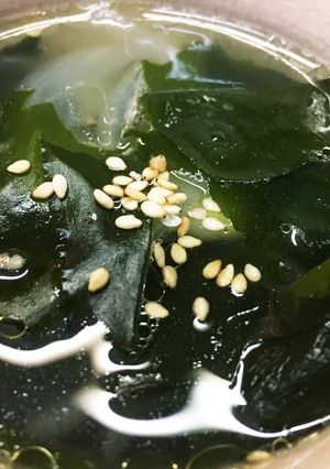 子供と作る！生わかめのシンプルスープ-レシピのメイン写真