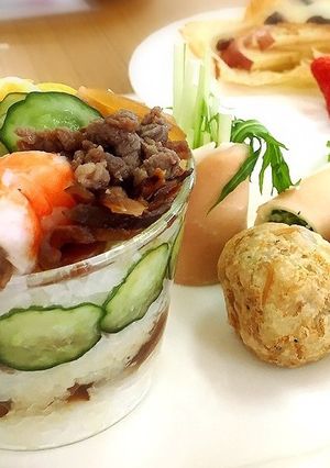 おひなさまに♡華やかカップ寿司-レシピのメイン写真