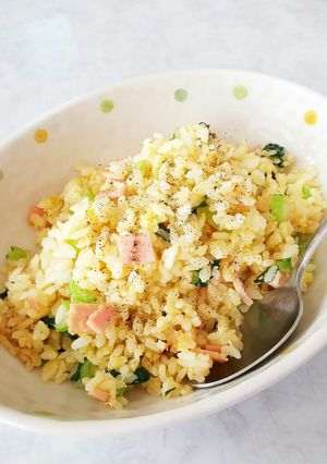 インスタントラーメンの粉末スープで炒飯-レシピのメイン写真