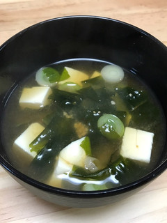 豆腐とわかめのおみそ汁-レシピのメイン写真
