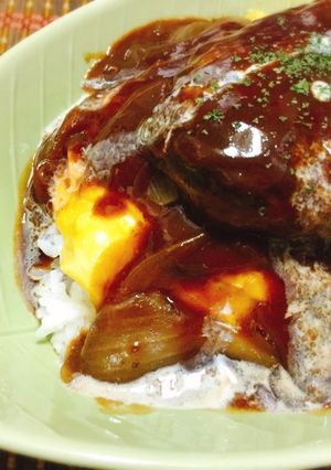 ふわとろオムライス☆煮込みハンバーグのせ-レシピのメイン写真