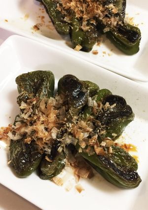 超簡単！包丁なし！丸ごと焼きピーマン-レシピのメイン写真