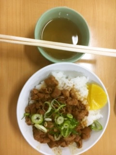 味噌煮込みホルモン丼・飯塚オート風-レシピのメイン写真