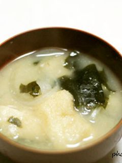 新玉ねぎと薄揚げわかめの味噌汁-レシピのメイン写真