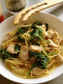 マヨ味鶏むね肉とセロリの葉っぱパスタ-レシピのメイン写真
