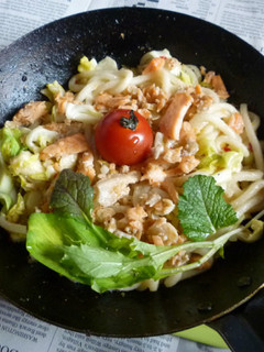 キャベツ+焼き鮭アラのほぐしで焼きうどん-レシピのメイン写真