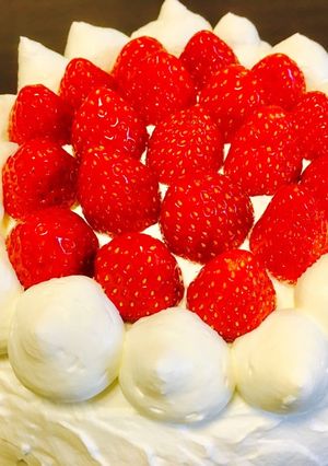 ケーキにミルク感たっぷり生クリーム-レシピのメイン写真