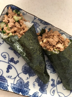 肉そぼろとコロコロチーズの☆手巻き寿司-レシピのメイン写真