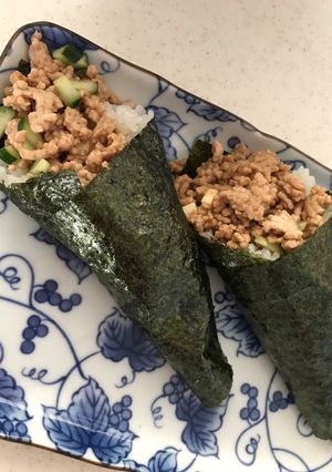 肉そぼろとコロコロチーズの☆手巻き寿司-レシピのメイン写真