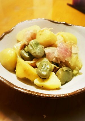 新じゃがとそら豆とベーコンのバター煮-レシピのメイン写真