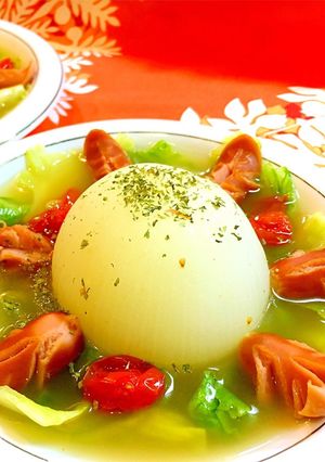 丸ごと玉ねぎとレタスのスープ♡-レシピのメイン写真