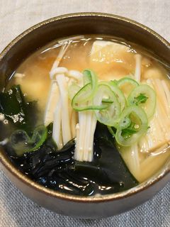 えのき茸と豆腐とわかめの味噌汁-レシピのメイン写真