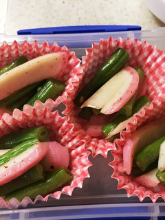 簡単お弁当のおかず①いんげんとかまぼこ-レシピのメイン写真