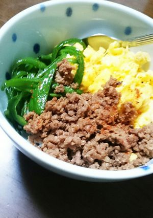 三色丼～参照:はやねはやおき4回食-レシピのメイン写真