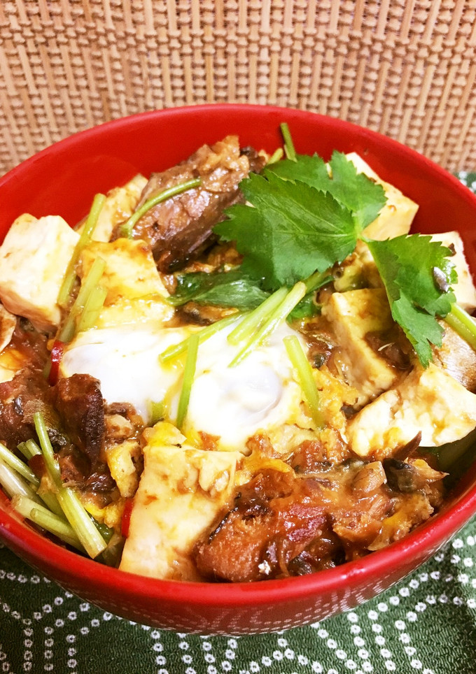 簡単過ぎる？鯖のみそ煮缶と豆腐の卵とじ丼-レシピのメイン写真