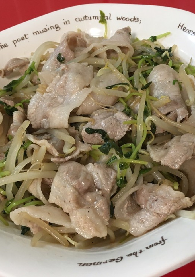 簡単！豚肉ともやしと豆苗の炒め物-レシピのメイン写真