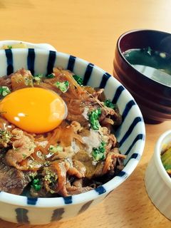 簡単だけどちょっぴり豪華に♪すき焼き丼!-レシピのメイン写真