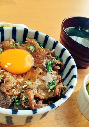 簡単だけどちょっぴり豪華に♪すき焼き丼！-レシピのメイン写真