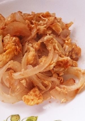 簡単美味！新玉ねぎと卵のソース炒め-レシピのメイン写真