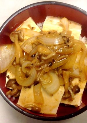 時短 お豆腐と玉ねぎしめじ炒め丼-レシピのメイン写真