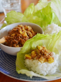 筍入り肉味噌でレタスご飯♪-レシピのメイン写真
