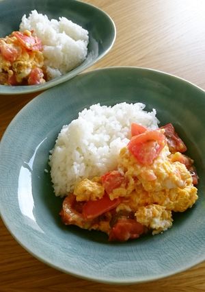 簡単5分朝ご飯♪たまご&トマトの炒め物-レシピのメイン写真