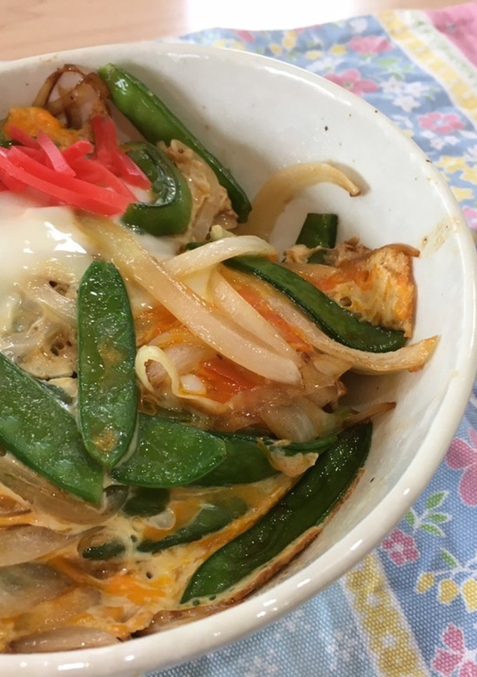 簡単ヘルシー♡絹さやと新玉ねぎの卵とじ丼-レシピのメイン写真