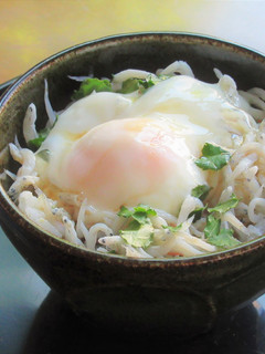 【 木の芽の香りがふわっ!しらす温玉丼】-レシピのメイン写真