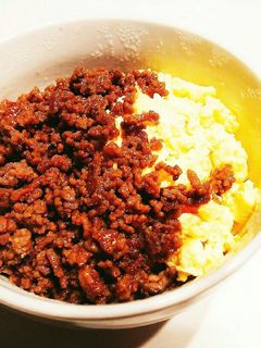 合いびき肉でジューシーな甘辛そぼろ丼♡-レシピのメイン写真